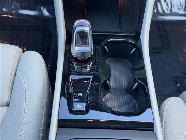 2025 Volvo XC40 B5 AWD PLUS DARK