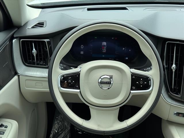2025 Volvo XC60 B5 AWD ULTRA DARK