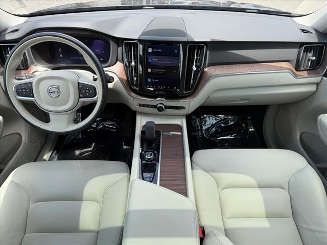 2022 Volvo XC60 B5 Momentum