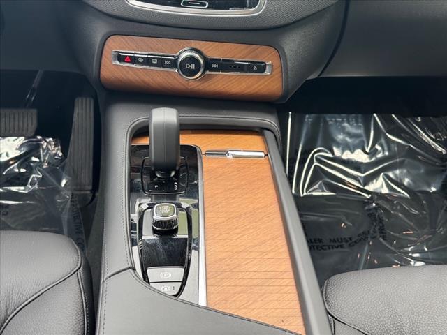 2024 Volvo XC90 B5 Plus Bright Theme