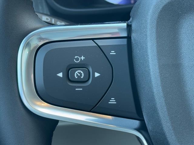 2025 Volvo XC40 B5 AWD PLUS DARK