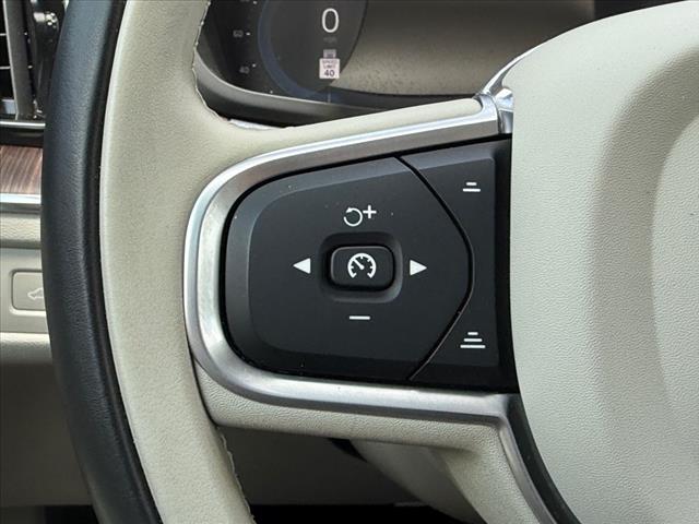 2022 Volvo XC60 B5 Momentum
