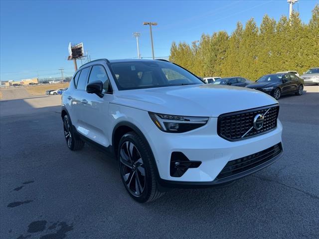 2025 Volvo XC40 B5 AWD PLUS DARK