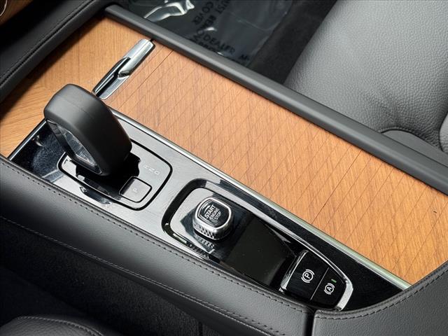 2024 Volvo XC90 B5 Plus Bright Theme