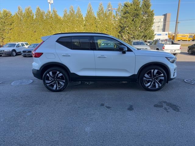2025 Volvo XC40 B5 AWD PLUS DARK