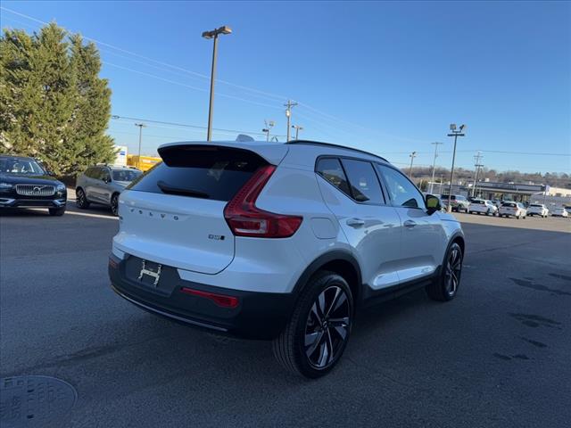 2025 Volvo XC40 B5 AWD PLUS DARK