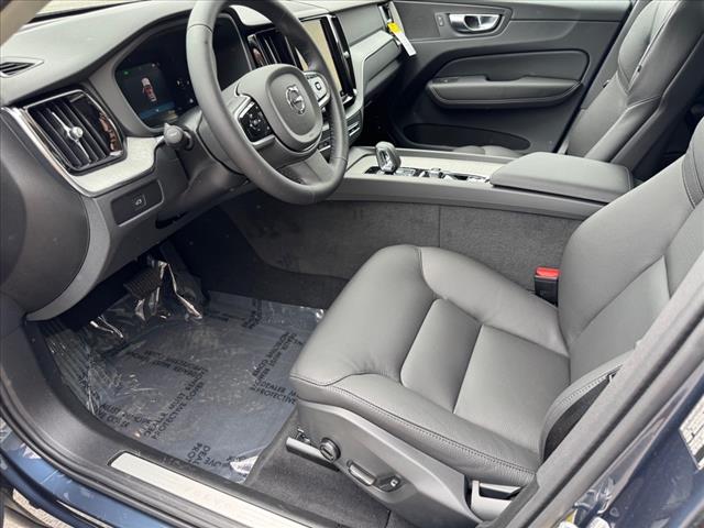 2025 Volvo XC60 B5 AWD PLUS DARK