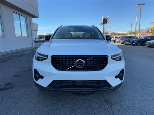 2025 Volvo XC40 B5 AWD PLUS DARK