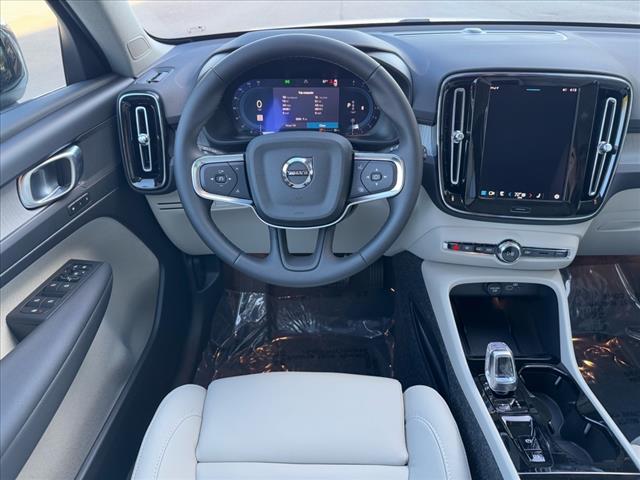 2025 Volvo XC40 B5 AWD PLUS DARK