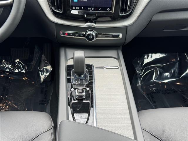 2025 Volvo XC60 B5 AWD PLUS DARK
