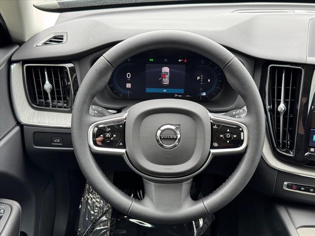 2025 Volvo XC60 B5 AWD PLUS DARK