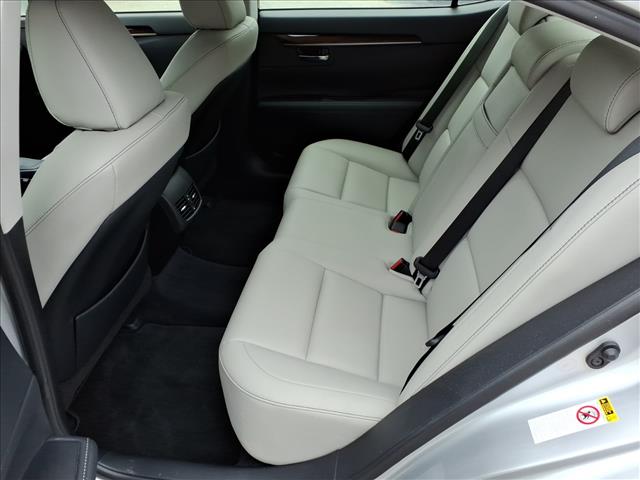 2013 Lexus ES 350 .