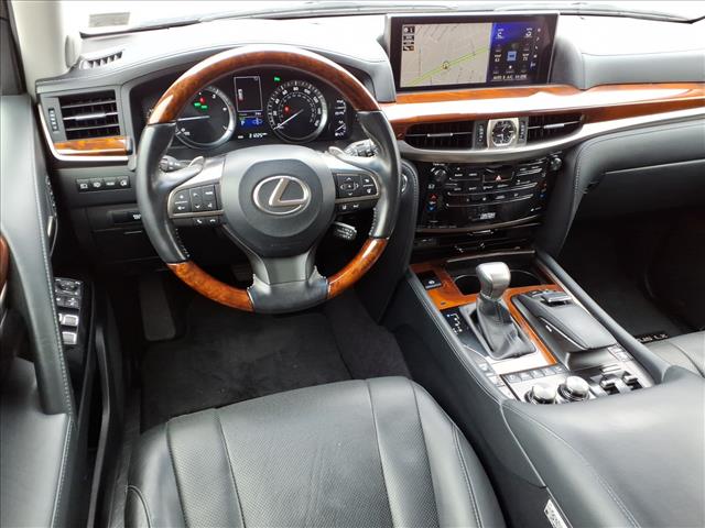 2016 Lexus LX 570 .