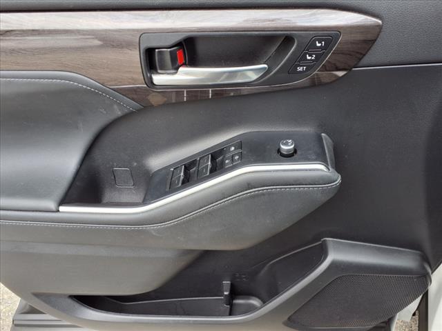 2022 Toyota Highlander Hybrid Platinum