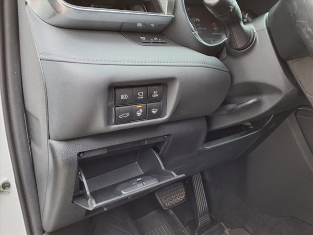 2022 Toyota Highlander Hybrid Platinum