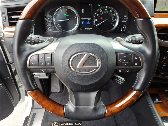 2016 Lexus LX 570 .