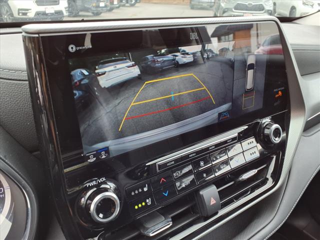 2022 Toyota Highlander Hybrid Platinum