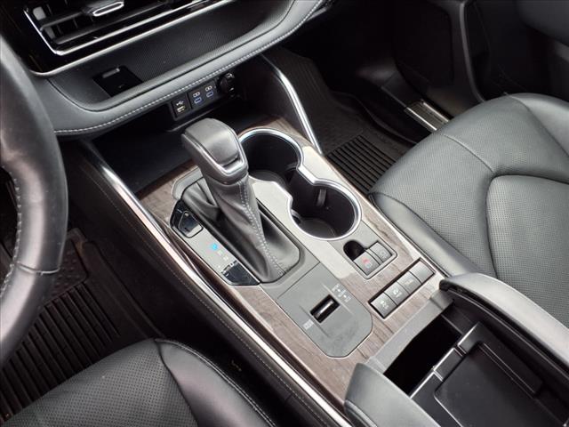 2022 Toyota Highlander Hybrid Platinum