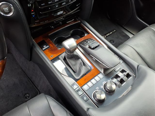 2016 Lexus LX 570 .