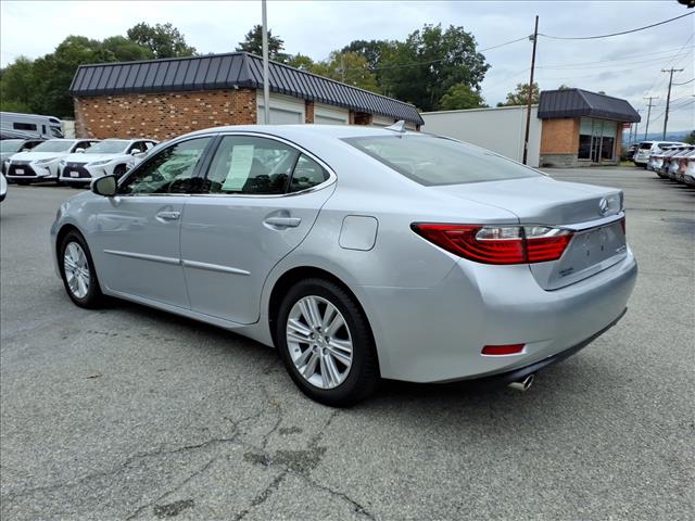 2013 Lexus ES 350 .