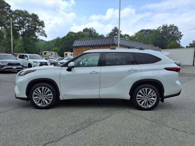 2022 Toyota Highlander Hybrid Platinum