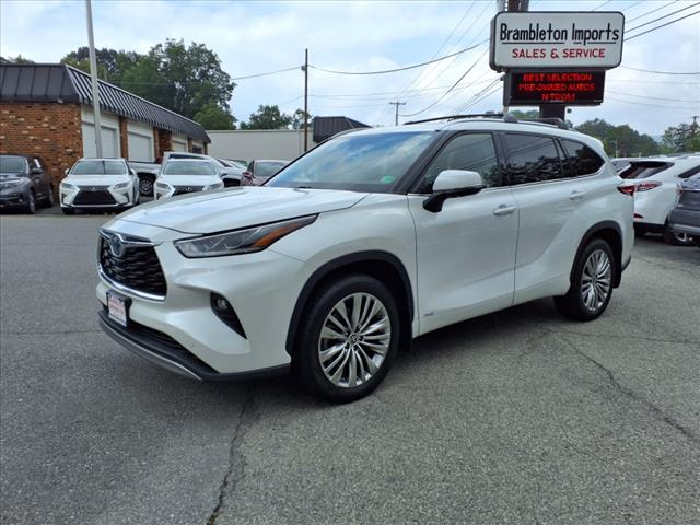 2022 Toyota Highlander Hybrid Platinum