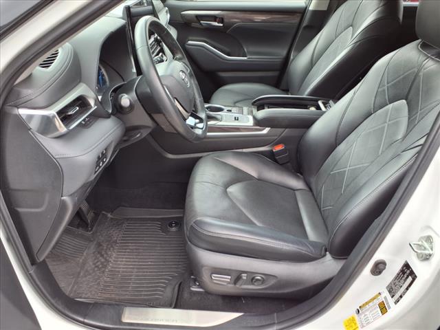 2022 Toyota Highlander Hybrid Platinum
