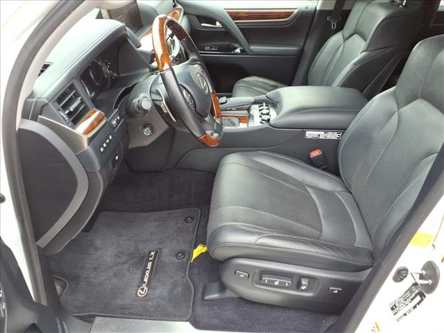 2016 Lexus LX 570 .