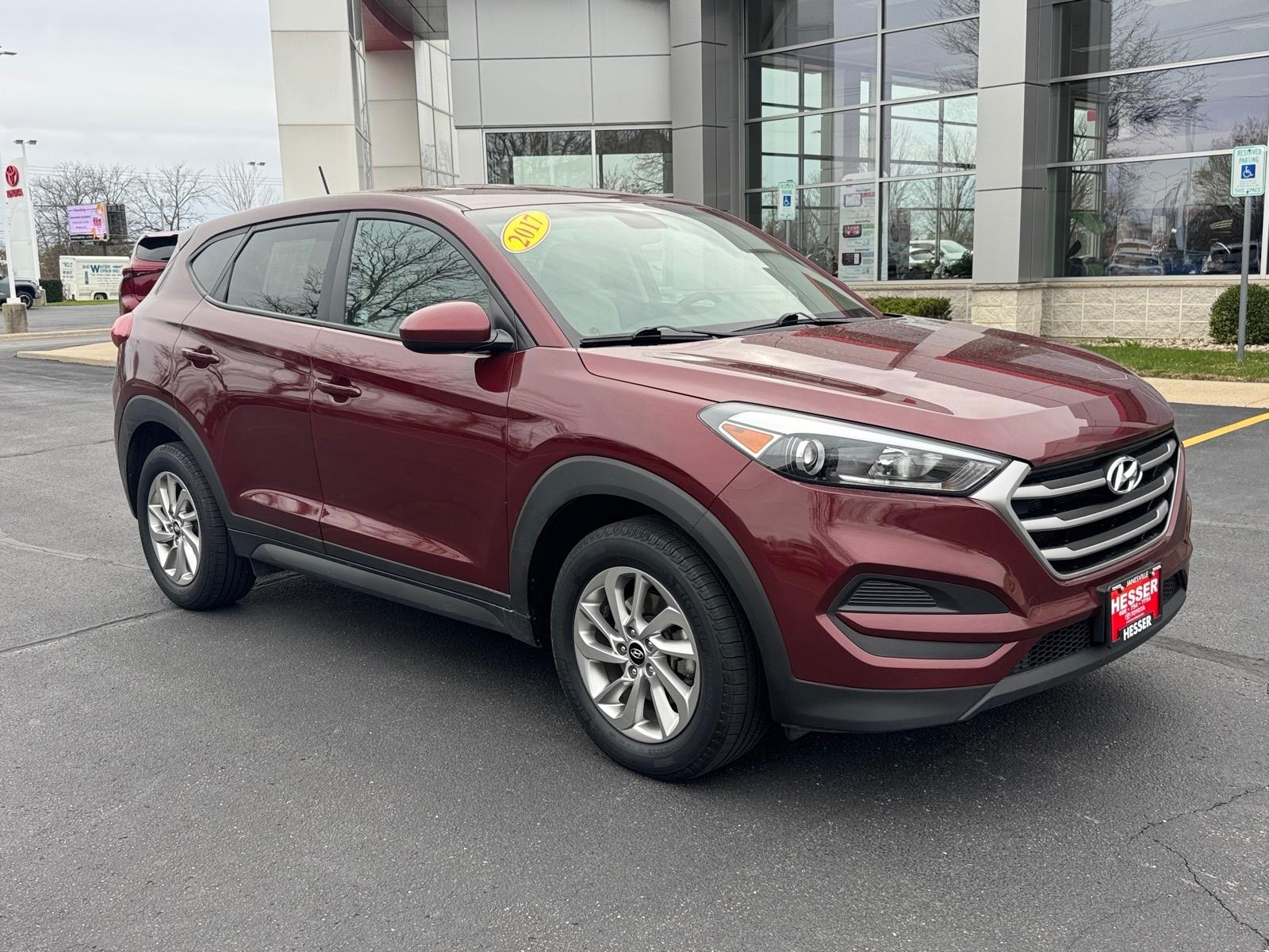 Red (Ruby Wine S5w) 2017 Hyundai Tucson 2.0L SE FWD SUV / Crossover Front-Wheel Drive 6-Speed Automatic