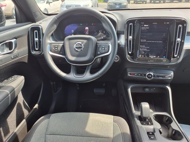 2025 Volvo XC40 B5 Core Bright Theme