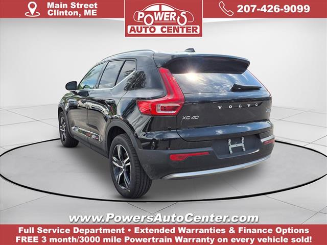 2025 Volvo XC40 B5 Core Bright Theme