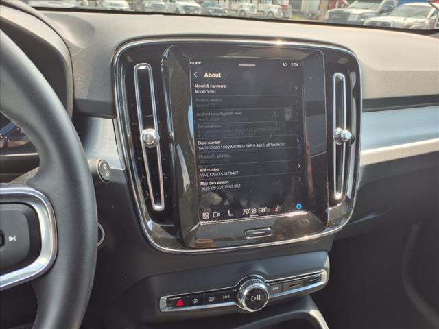2025 Volvo XC40 B5 Core Bright Theme