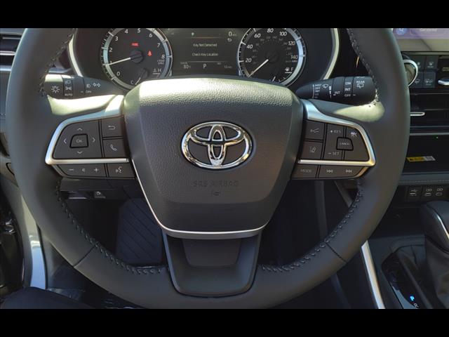 New 2023 TOYOTA Highlander XLE for sale by Thousand Oaks Toyota in Thousand Oaks, CA