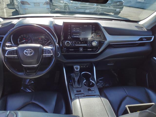 Preowned 2021 TOYOTA Highlander XLE for sale by Thousand Oaks Toyota in Thousand Oaks, CA