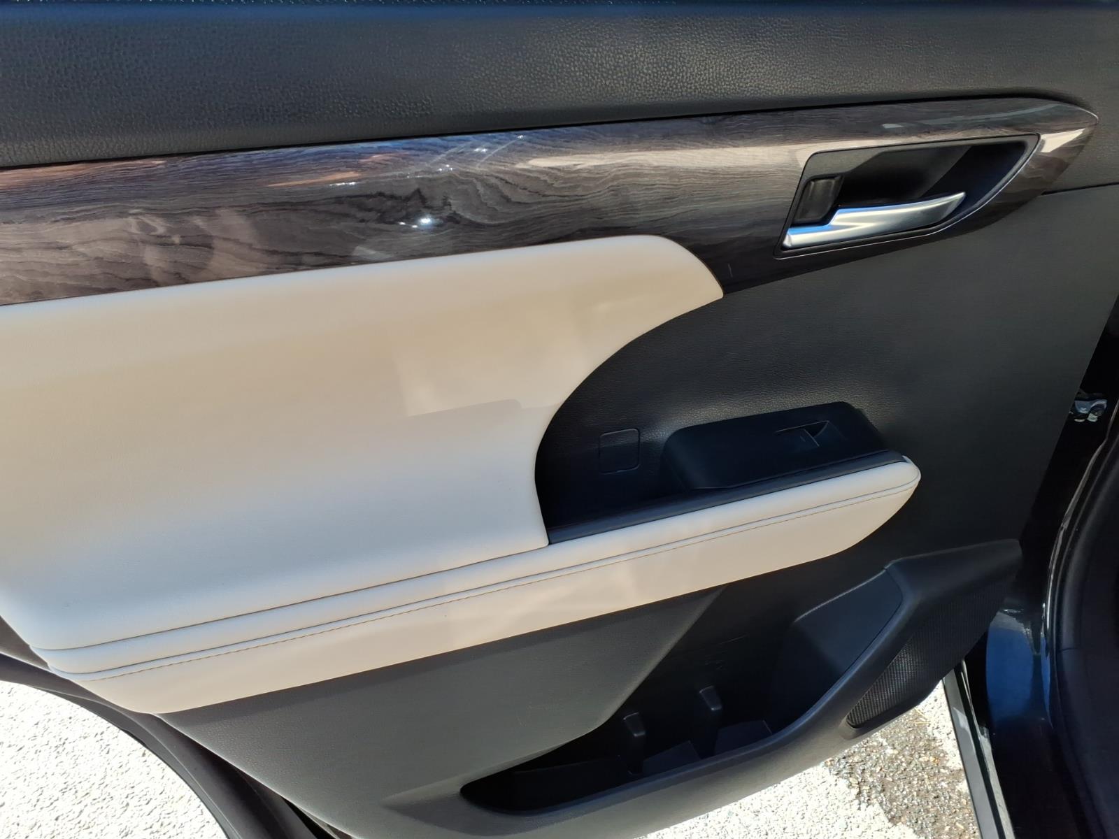 Used 2023 Toyota Highlander SUV