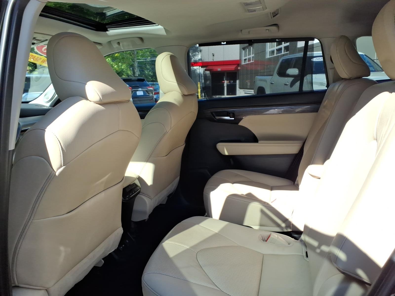 Used 2023 Toyota Highlander SUV