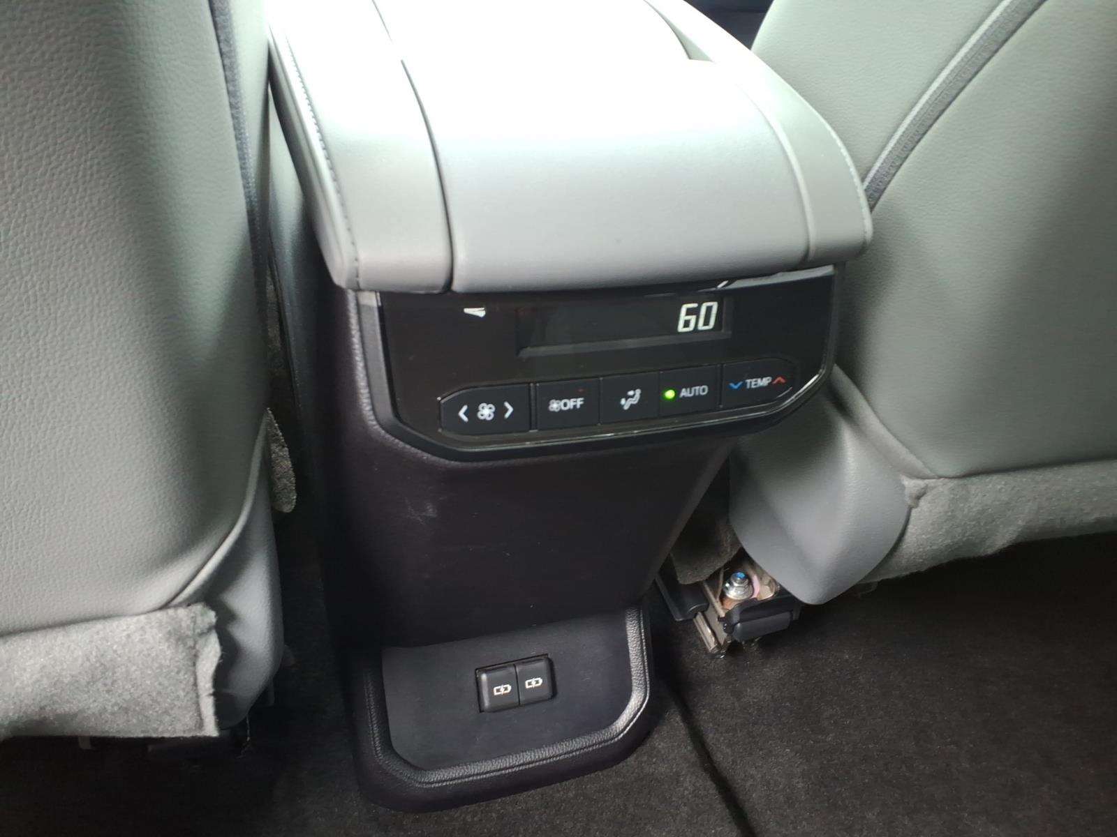 Used 2023 Toyota Highlander SUV