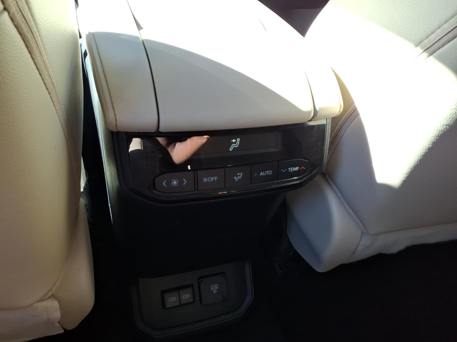 Used 2023 Toyota Highlander SUV