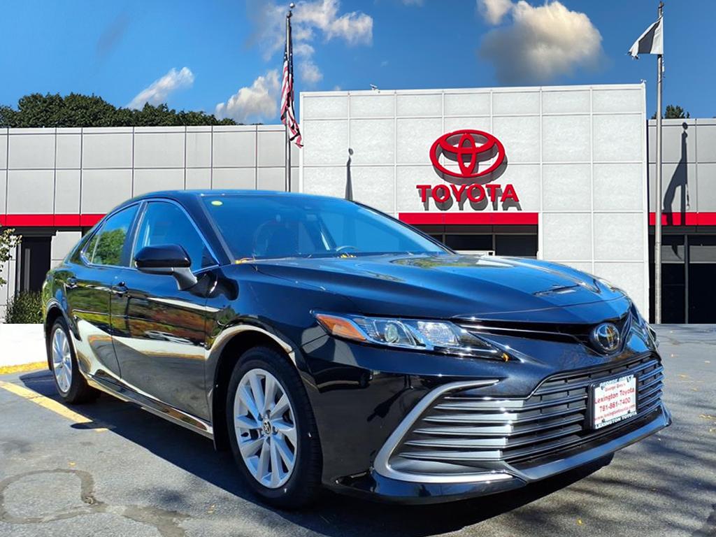 2023 Toyota Camry LE's photo