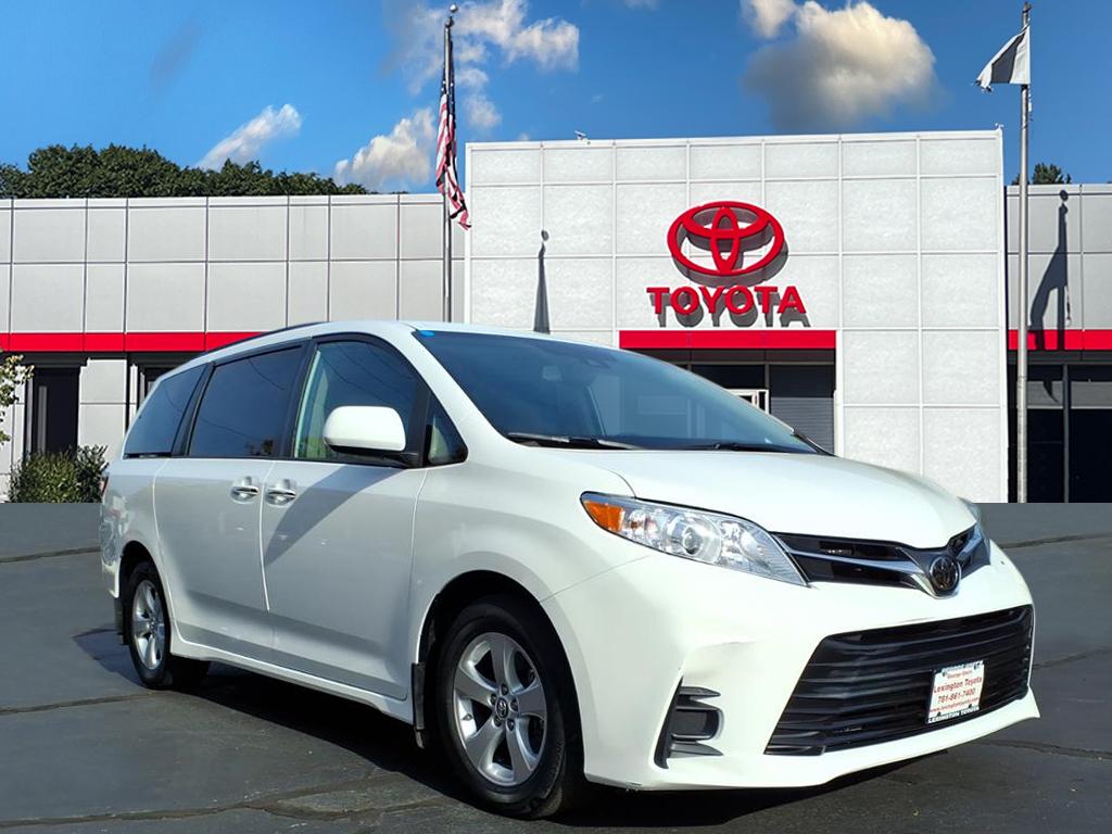 2020 Toyota Sienna LE's photo