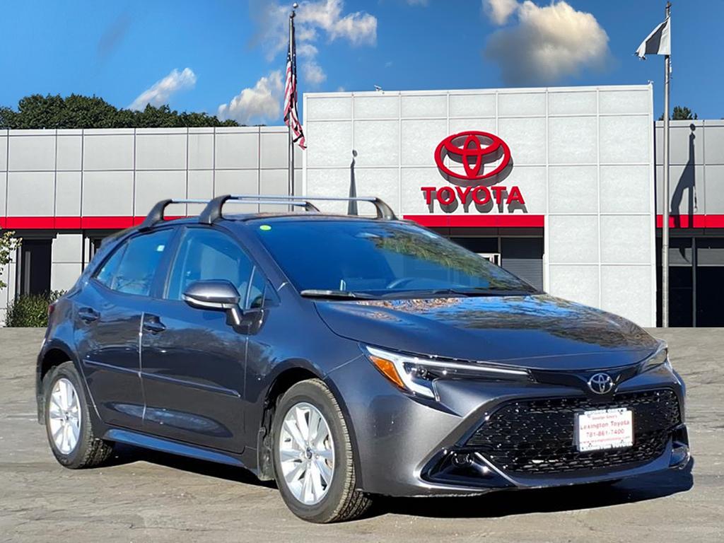 2024 Toyota Corolla Hatchback SE's photo