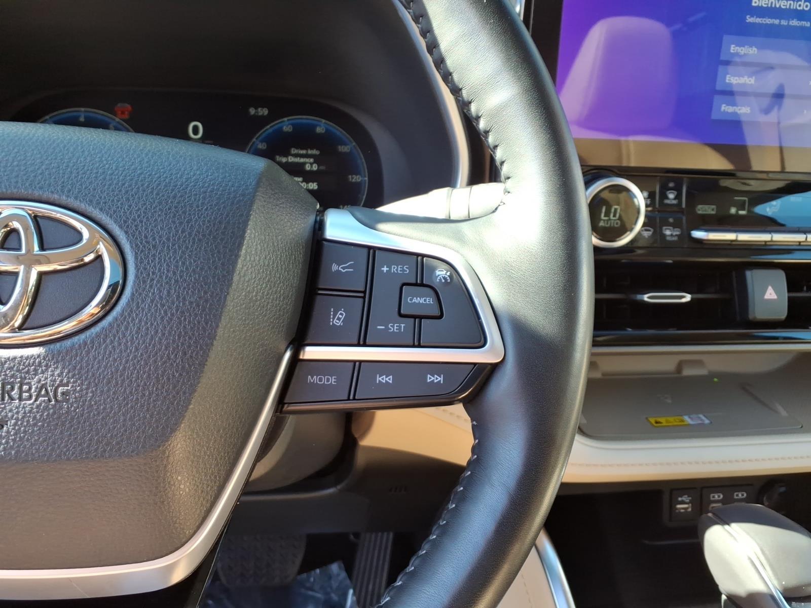 Used 2023 Toyota Highlander SUV