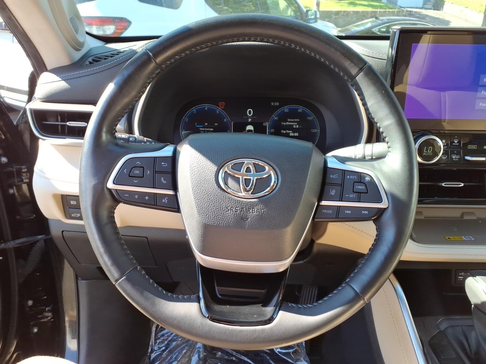 Used 2023 Toyota Highlander SUV