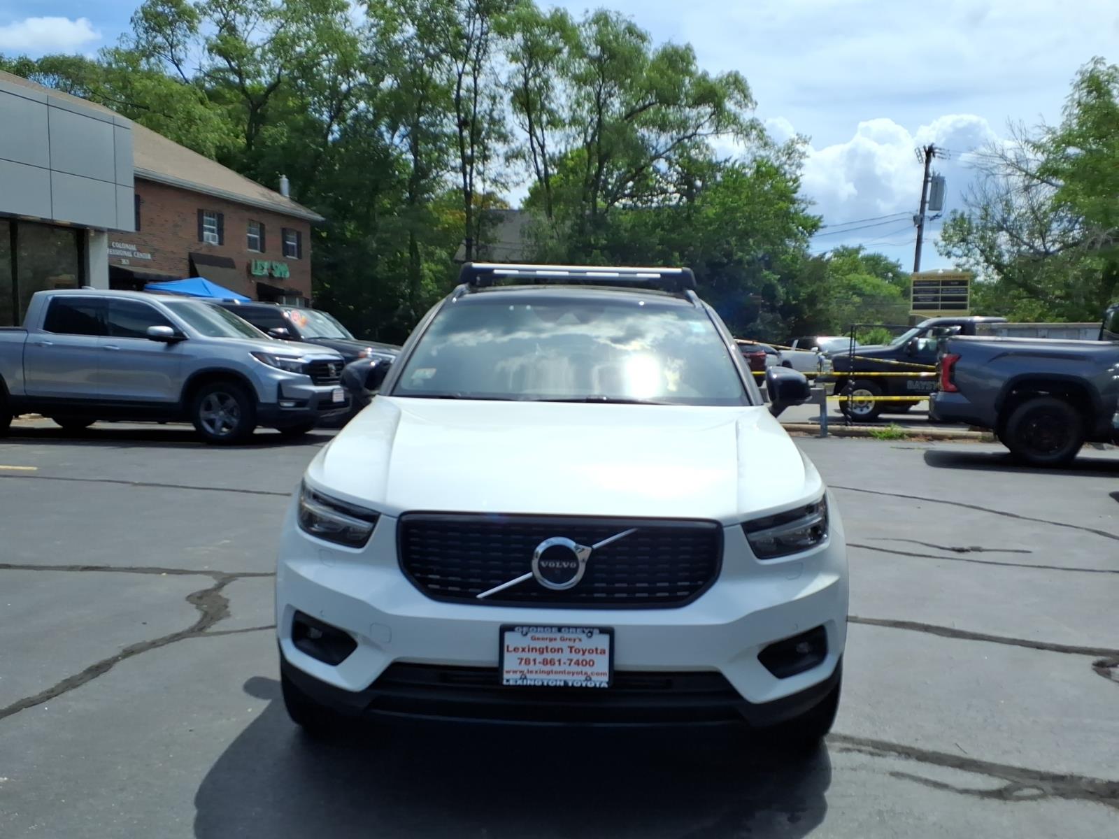 View vehicle photo 2