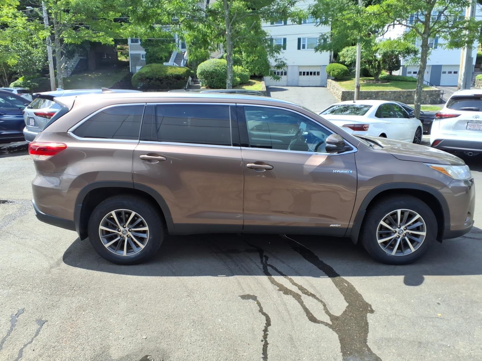 Used 2019 Toyota Highlander Hybrid SUV
