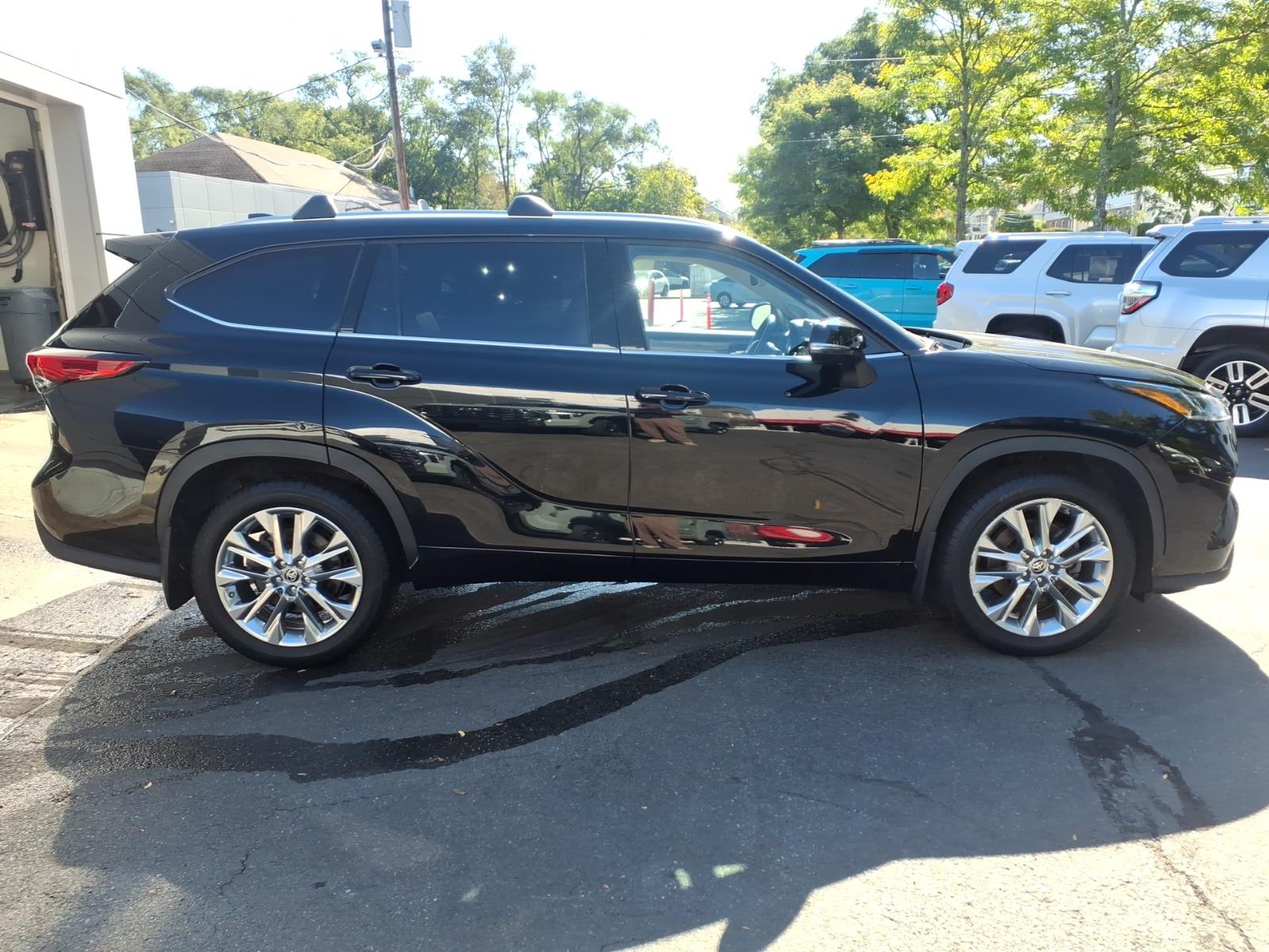 Used 2023 Toyota Highlander SUV