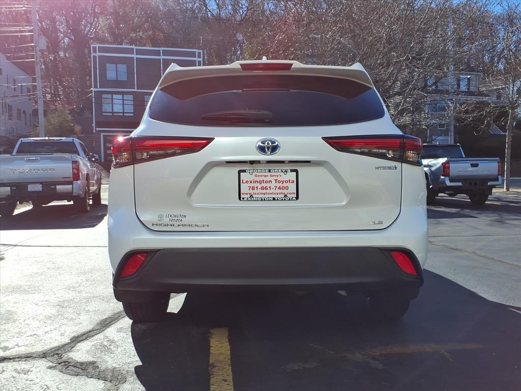 2022 Toyota Highlander Hybrid XLE photo 4