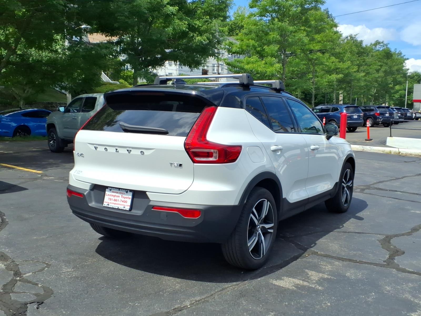 View vehicle photo 7