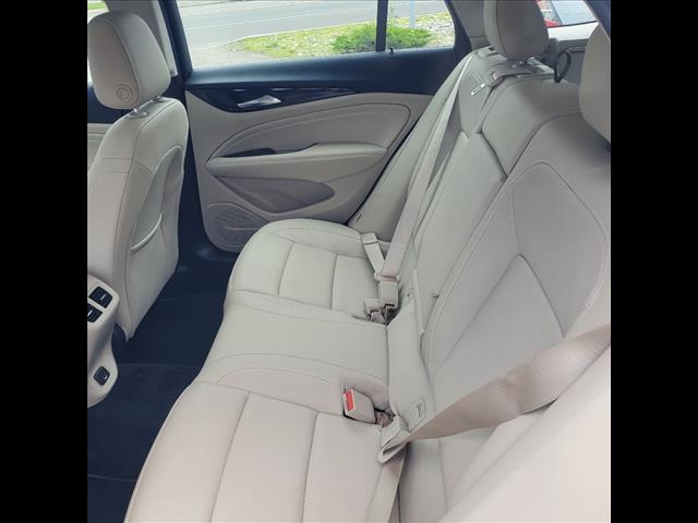 2018 Buick Regal TourX Essence