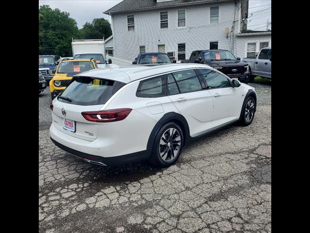 2018 Buick Regal TourX Essence